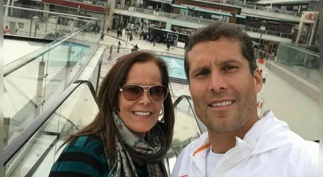 Leao Butrón junto a su madre Rita.