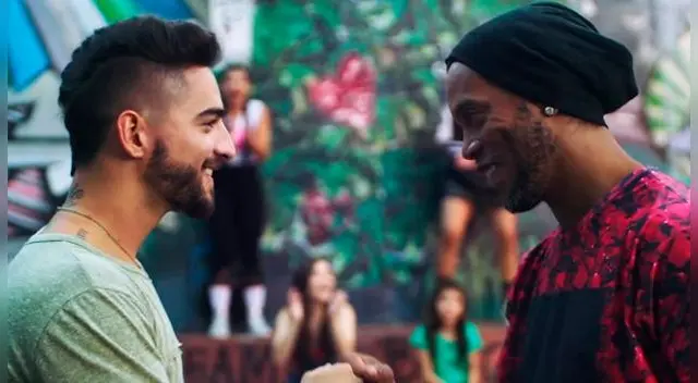 Maluma y Ronaldinho, durante el videoclip "Corazón".