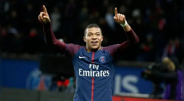 Kylian Mbappé celebra su gol con el PSG al Lille.