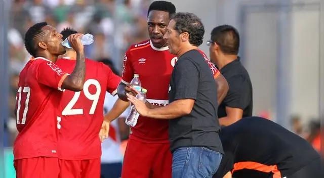Pedro Troglio pidió a directiva hacer esfuerzos para retener a Luis Tejada Pedro Troglio pidió a directiva hacer esfuerzos para retener a Luis Tejada
