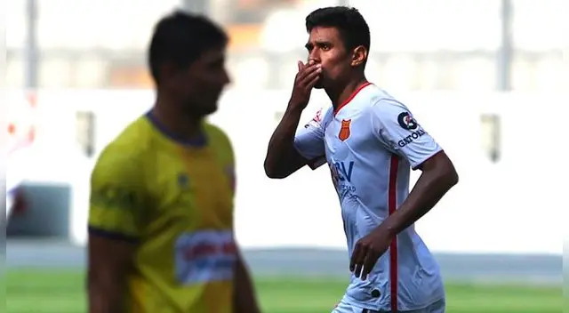 Yoffre Vásquez celebra el tercer gol del Atlético Grau ante Mariátegui. Yoffre Vásquez celebra el tercer gol del Atlético Grau ante Mariátegui.