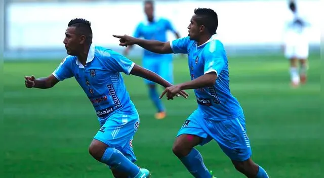 Javier Carnero celebra el 1-0 de Binacional ante CNI. Javier Carnero celebra el 1-0 de Binacional ante CNI.