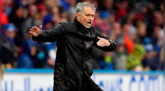 Manchester United: José Mourinho envuelto en pelea con botellas, tras derbi