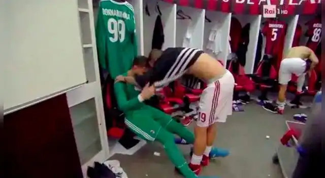 El aliento de Leonardo Bonucci a Gianluigi Donnarumma tras insultos de afición del AC Milan.