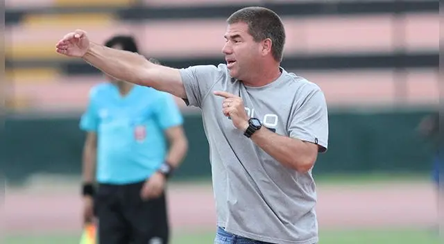 Francisco Melgar durante su etapa como DT de Ayacucho FC. Francisco Melgar durante su etapa como DT de Ayacucho FC.