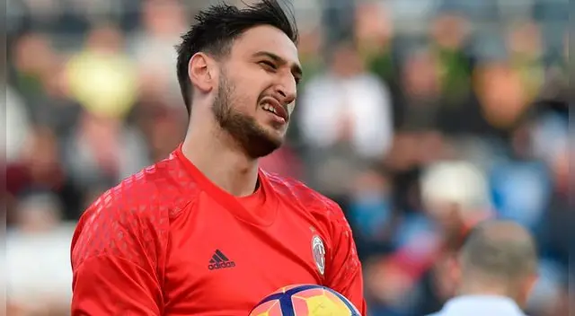 Gianluigi Donnarumma durante un partido del AC Milan.