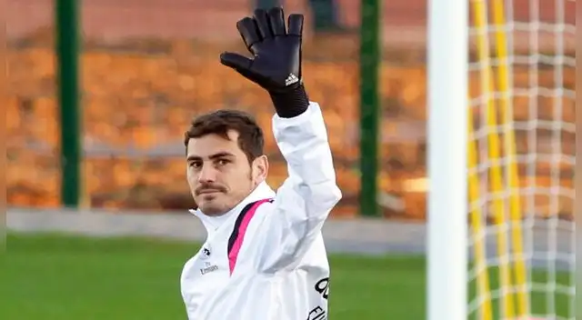 Iker Casillas con las maletas listas para irse al Chicago Fire de la MLS.