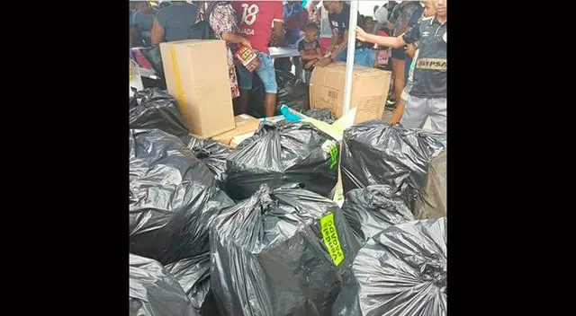 Luis Tejada lució la camiseta de Universitario en la entrega de regalos. ¿Se quedará?