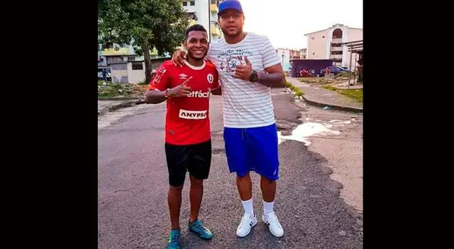 Alberto Quintero se mostró muy relajado luciendo la camiseta de Universitario