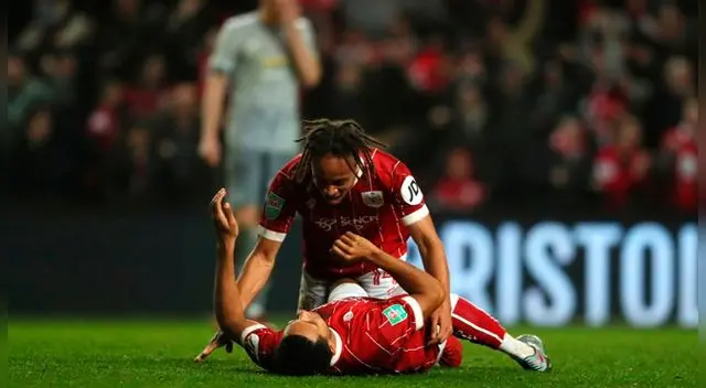 Los jugadores del Bristol City celebran el triunfo histórico ante el Manchester United. Los jugadores del Bristol City celebran el triunfo histórico ante el Manchester United.