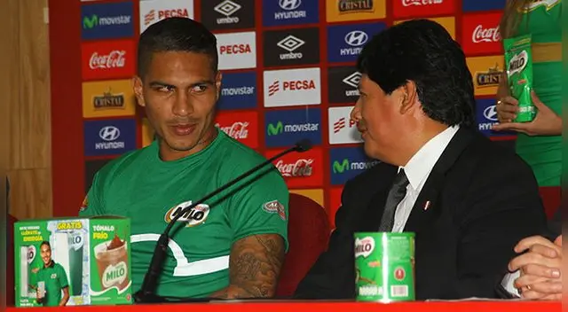 Paolo Guerrero y Edwin Oviedo durante un acto publicitario en la Videna. Paolo Guerrero y Edwin Oviedo durante un acto publicitario en la Videna.