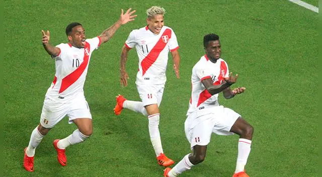 Christian Ramos celebra su gol con Perú a Nueva Zelanda.