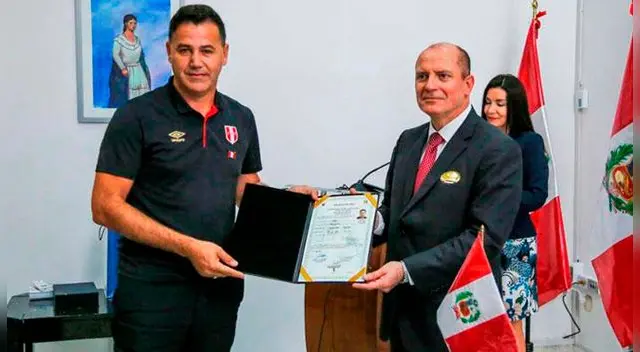 El argentino Daniel Ahmed, jefe de la Unidad Técnica de Menores de la FPF, recibió su nacionalidad peruana en noviembre El argentino Daniel Ahmed, jefe de la Unidad Técnica de Menores de la FPF, recibió su nacionalidad peruana en noviembre