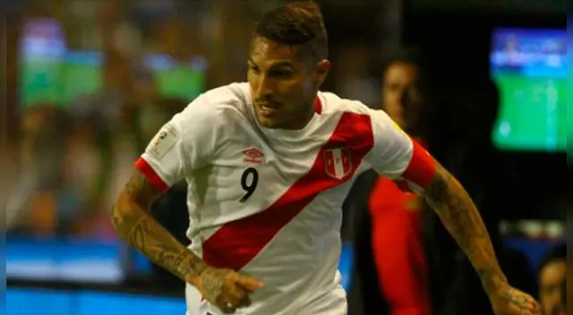Paolo Guerrero, durante el partido entre Perú y Argentina en La Bombonera.