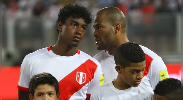 Miguel Araujo y Alberto Rodríguez conversan antes de un partido de la Selección Peruana. Miguel Araujo y Alberto Rodríguez conversan antes de un partido de la Selección Peruana.