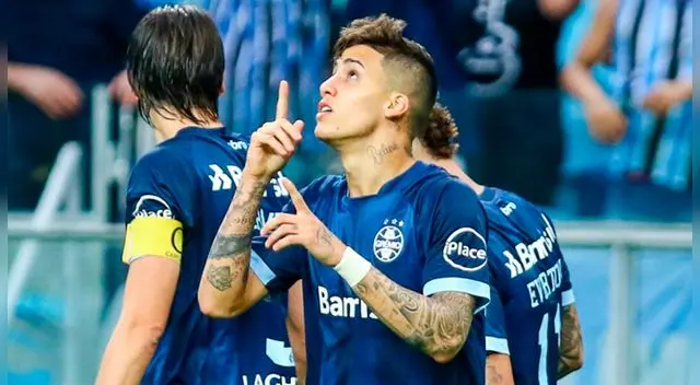 Beto da Silva celebra un gol con el Gremio. Beto da Silva celebra un gol con el Gremio.