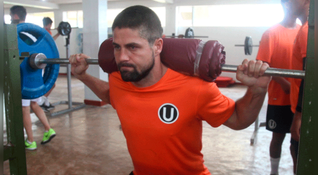 Universitario entrenó en su primer día de pretemporada con camiseta sin marca. Foto: Prensa Universitario. Universitario entrenó en su primer día de pretemporada con camiseta sin marca. Foto: Prensa Universitario.