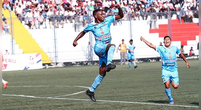 Jack Durán celebra un gol con Binacional.