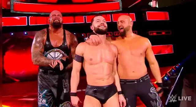 En WWE Monday Night Raw, The Bullet Club venció a Seth Rollins, Roman Reigns y Jason Jordan. En WWE Monday Night Raw, The Bullet Club venció a Seth Rollins, Roman Reigns y Jason Jordan.