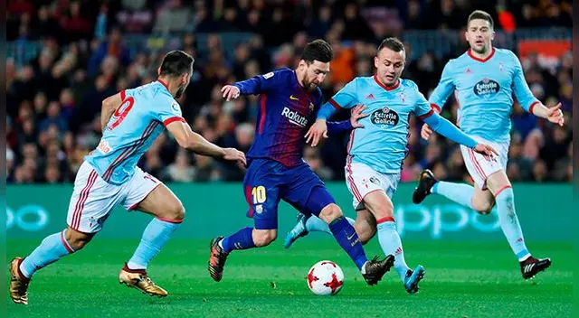 Lionel Messi enfrenta a tres jugadores del Celta.