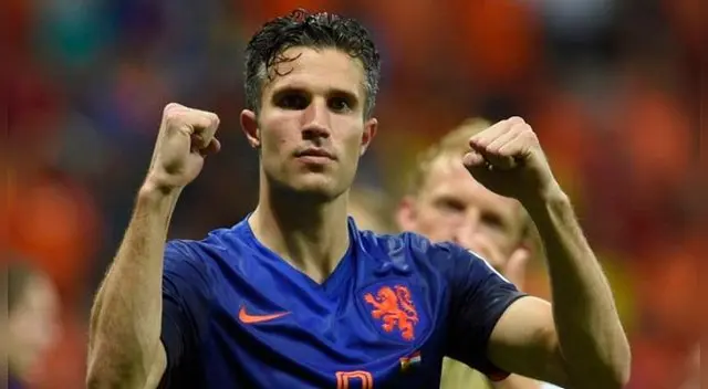 Robin van Persie celebra un gol con el Fenerbahce.