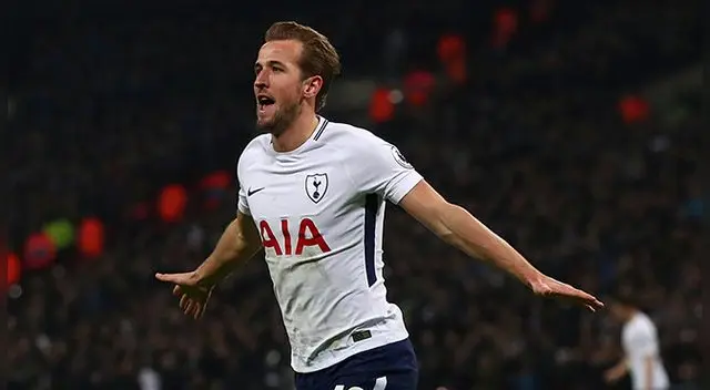 Harry Kane celebra uno de sus goles al Everton. Harry Kane celebra uno de sus goles al Everton.