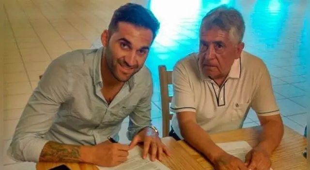 Pablo Míguez firma su nuevo contrato con el FBC Melgar. Foto: FBC Melgar / Facebook Pablo Míguez firma su nuevo contrato con el FBC Melgar. Foto: FBC Melgar / Facebook