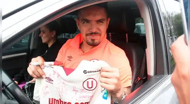 Universitario: Juan Manuel Vargas renovó y jugará todo el 2018 bajo el mando de Pedro Troglio Universitario: Juan Manuel Vargas renovó y jugará todo el 2018 bajo el mando de Pedro Troglio
