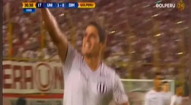 Aldo Corzo celebra su gol con Universitario al DIM.