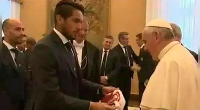 Selección peruana: Juan Vargas le regaló la Blanquirroja a Papa Francisco