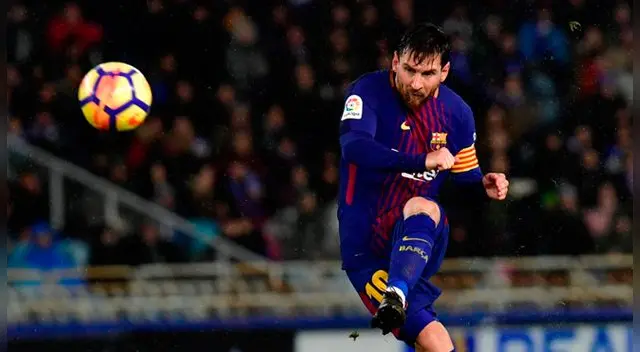 Leo Messi ejecutando tiro libre en Anoeta. Leo Messi ejecutando tiro libre en Anoeta.