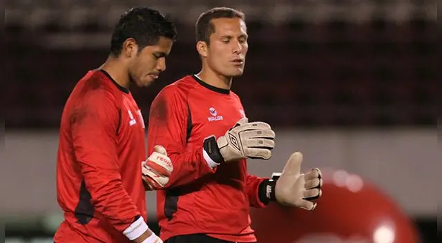 Raúl Fernández y Leao Butrón, durante un entrenamiento de la Selección Peruana.