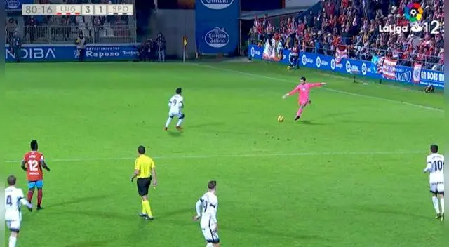 El golazo del arquero del Lugo desde su propio campo El golazo del arquero del Lugo desde su propio campo