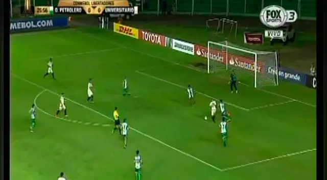 En el Universitario vs. Oriente Petrolero, Paulo de la Cruz casi anota en la Copa Libertadores. En el Universitario vs. Oriente Petrolero, Paulo de la Cruz casi anota en la Copa Libertadores.