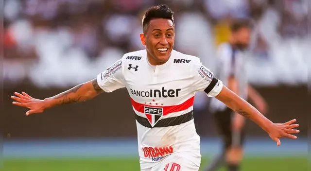 Christian Cueva celebra un gol con el Sao Paulo.