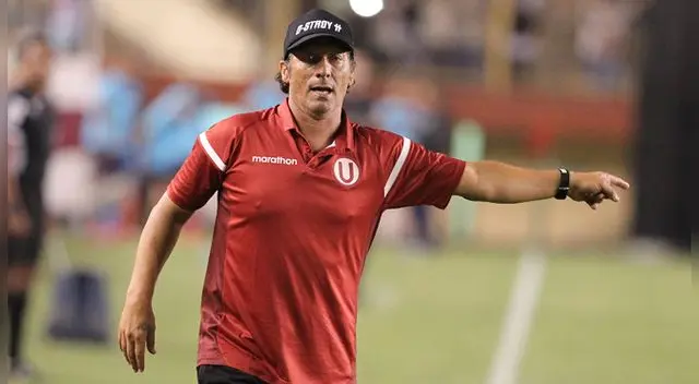 Pedro Troglio dando indicaciones en el Monumental. Pedro Troglio dando indicaciones en el Monumental.