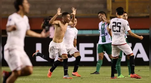 Daniel Chávez celebra su gol a Oriente Petrolero.