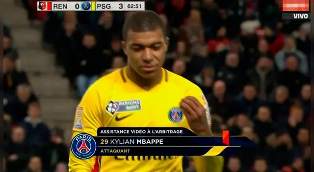 Mbappé volvió a jugar con el PSG y salió expulsado.