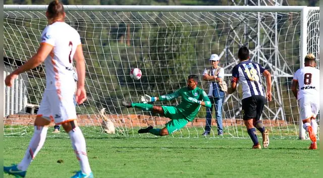 Daniel Prieto estuvo a la altura y fue una muralla en el arco de Alianza Lima