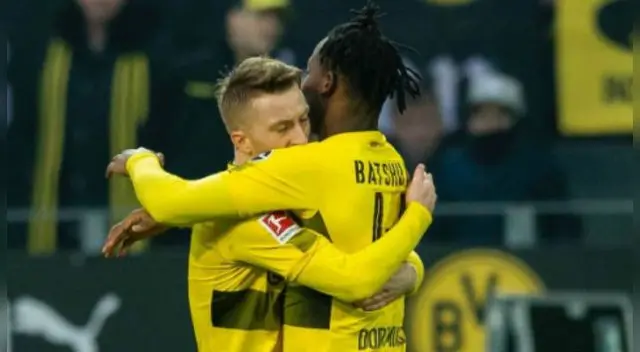 Marco Reus felicita a Michy Batshuayi por anota el primer gol del Borussia Dortmund. Foto: Borussia Dortmund / Facebook