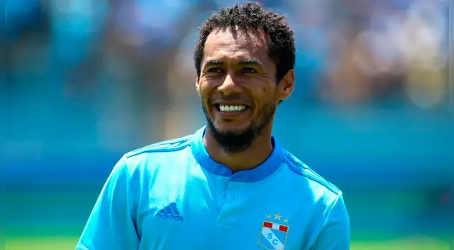 Carlos Lobatón llegó al Sporting Cristal en el 2005 procedente del Cienciano. Carlos Lobatón llegó al Sporting Cristal en el 2005 procedente del Cienciano.