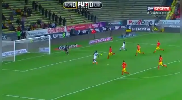 Irven Ávila asiste a Julián Quiñones en el gol del 1-0 de Lobos BUAP ante Morelia.