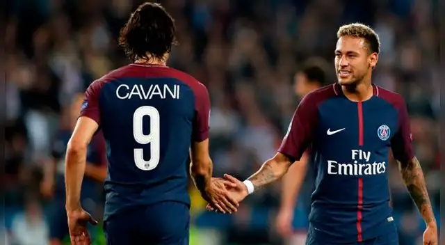 Edinson Cavani y el gran gesto que tuvo con Neymar ante los hinchas del PSG [VIDEO]