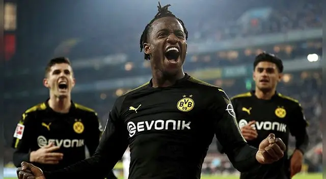Michy Batshuayi celebra uno de sus goles con el Borussia Dortmund. A la izquierda, Christian Pulisic. Michy Batshuayi celebra uno de sus goles con el Borussia Dortmund. A la izquierda, Christian Pulisic.