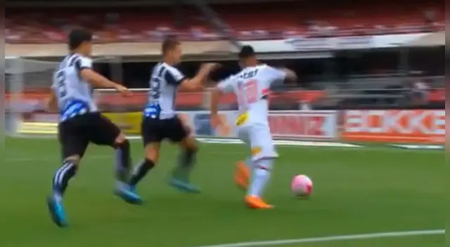 Christian Cueva realizó gran jugada para superar a dos jugadores del Santos