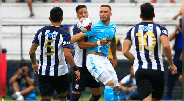 Emanuel Herrera aguanta la marca ante la presencia de Gonzalo Godoy. Emanuel Herrera aguanta la marca ante la presencia de Gonzalo Godoy.