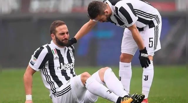 Gonzalo Higuaín se lesionó en solo tres minutos y se retiró entre lágrimas [VIDEO]