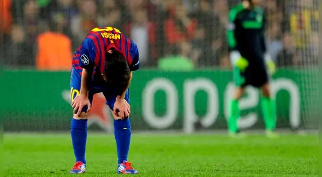 Lionel Messi se lamenta el empate del Barcelona ante el Chelsea en la Champions 2011-12. Lionel Messi se lamenta el empate del Barcelona ante el Chelsea en la Champions 2011-12.