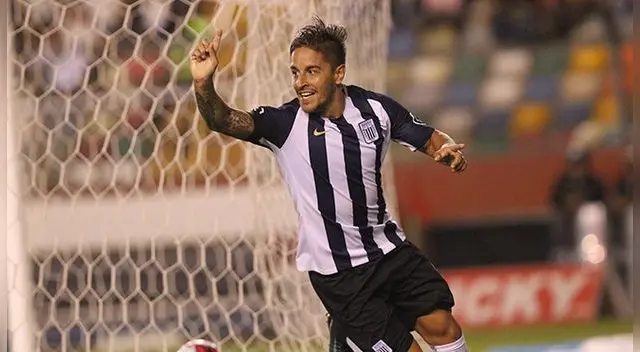 Alejandro Hohberg celebra su gol con Alianza Lima.