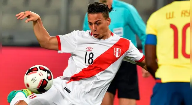 Cristian Benavente, durante el Perú-Ecuador por las Eliminatorias Rusia 2018.
